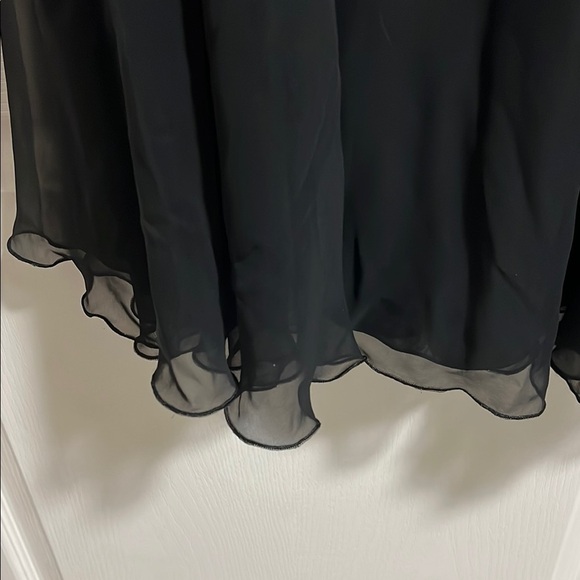 Elegant Black and Gold Dress - Picture 7 of 11